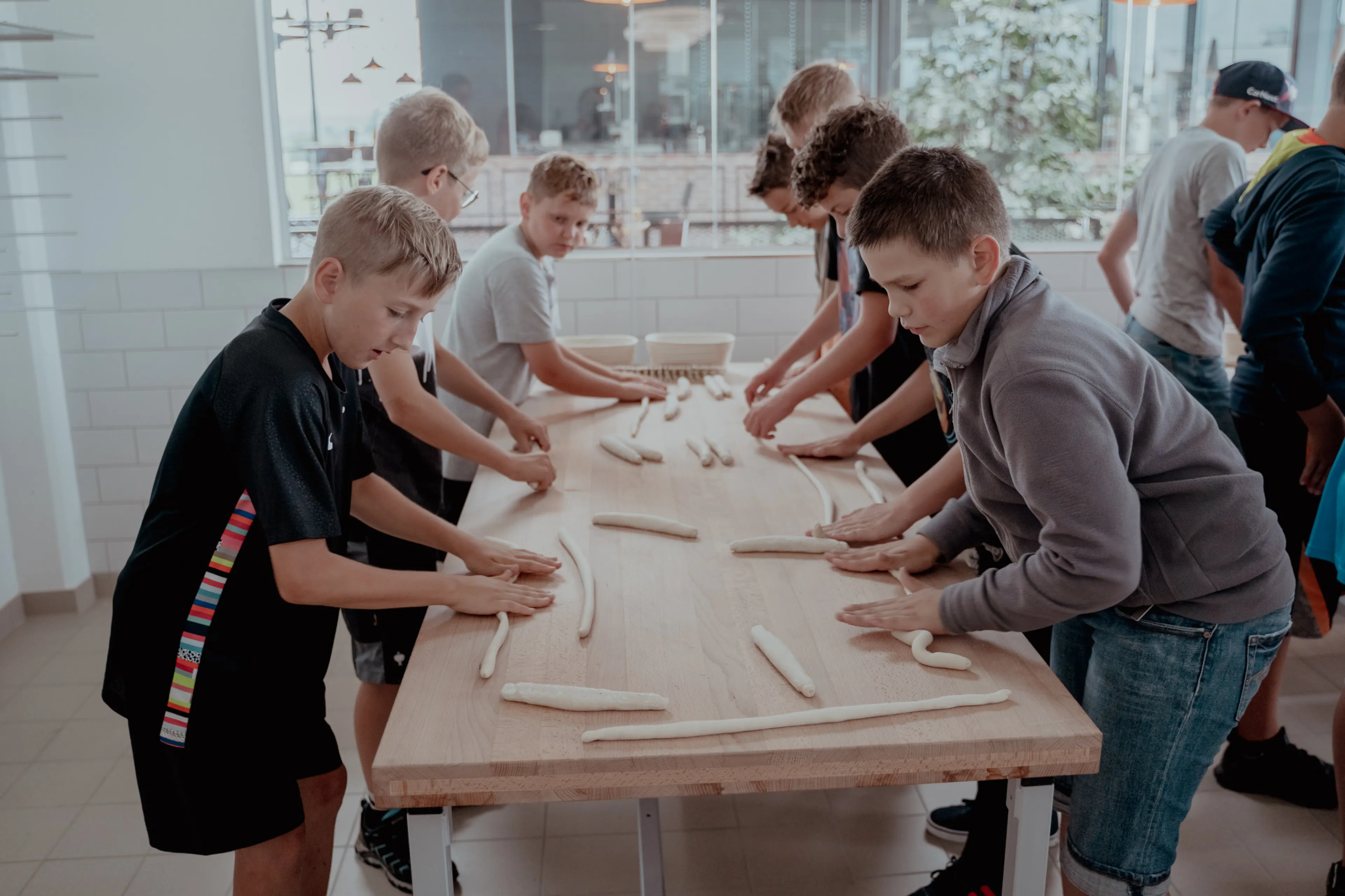 Kinder beim Backworkshop